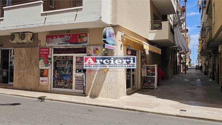 Margherita di Savoia: Locale Commerciale a Rendita